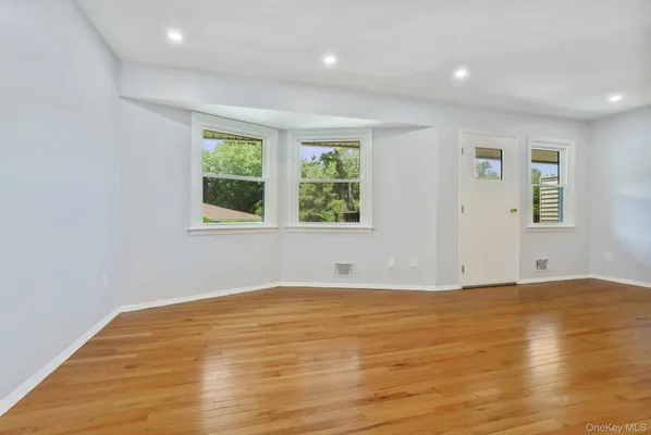 Property Slideshow image 2 of 15 | 34 warwick pl d, Yorktown Heights, NY, 10598