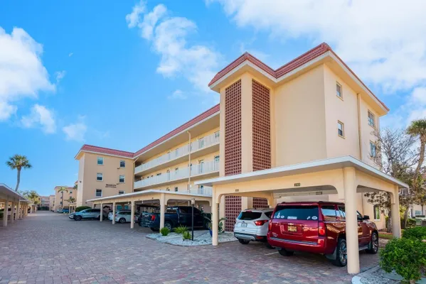 Property Slideshow image 3 of 45 | 1250 n portofino dr apt 304, Sarasota, FL, 34242