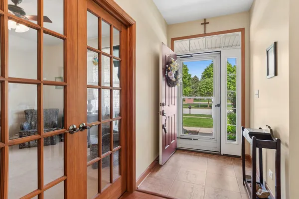 Property Slideshow image 3 of 21 | 772 bohannon cir, Oswego, IL, 60543