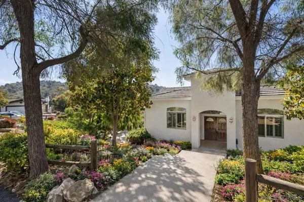 Property Slideshow image 2 of 50 | 28328 kettering ln, Escondido, CA, 92026