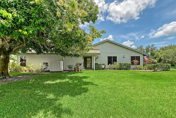 Property Slideshow image 3 of 33 | 4609 pine green trl # 4609, Sarasota, FL, 34241