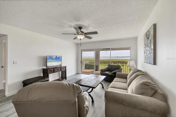 Property Slideshow image 3 of 28 | 1153 edgewater cir, Bradenton, FL, 34209