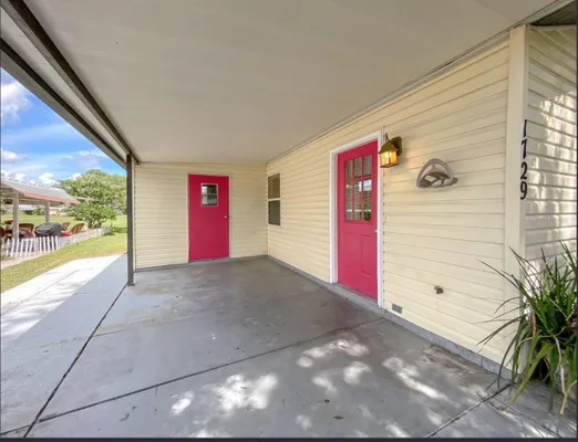 Property Slideshow image 2 of 13 | 1729 lauren ln, Lady Lake, FL, 32159