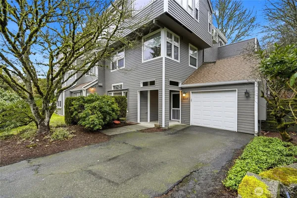 Property Slideshow image 3 of 29 | 4254 221st pl se # 1088, Issaquah, WA, 98029