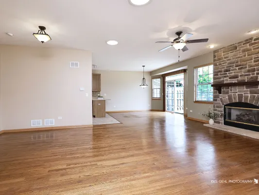 Property Slideshow image 3 of 22 | 91 enfield ln 91, Grayslake, IL, 60030