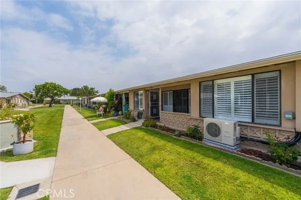 Property Slideshow image 3 of 41 | 1681 tam o shanter rd m12 10h, Seal Beach, CA, 90740