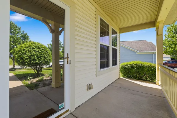 Property Slideshow image 3 of 30 | 11832 kensington dr, Huntley, IL, 60142