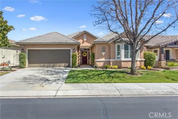 Property Slideshow image 2 of 42 | 174 potter crk, Beaumont, CA, 92223