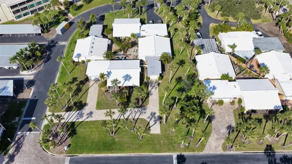 Property Slideshow image 2 of 72 | 204 hourglass way # v9, Sarasota, FL, 34242