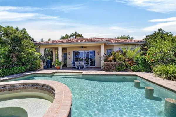 Property Slideshow image 3 of 70 | 4922 sapphire sound dr, Wimauma, FL, 33598