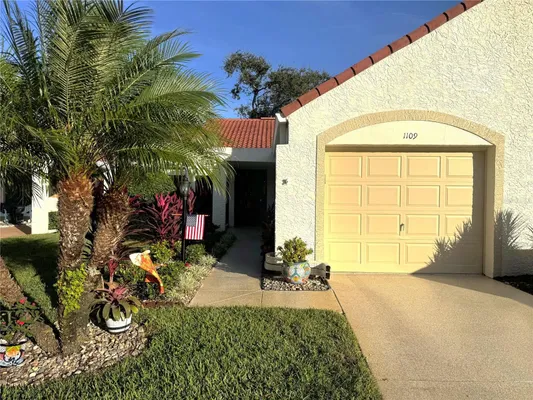 Property Slideshow image 2 of 18 | 1109 madeira dr, Palm Harbor, FL, 34684