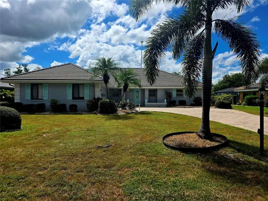 Property Slideshow image 2 of 34 | 1936 new bedford dr, Sun City Center, FL, 33573