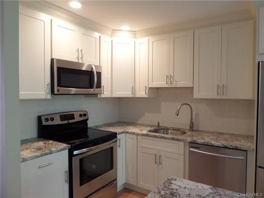 Property Slideshow image 2 of 23 | 15f essex pl f, Yorktown, NY, 10598