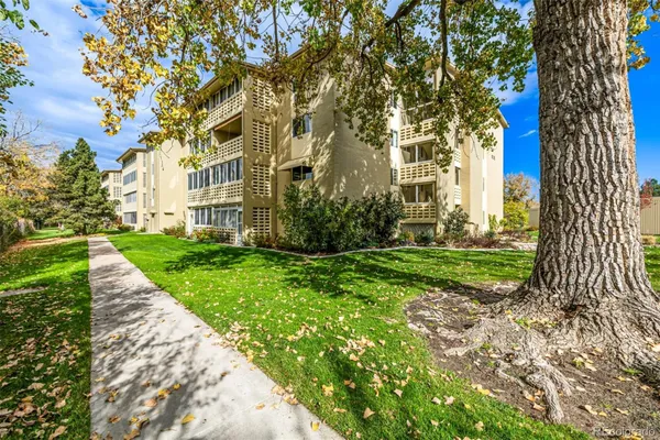 Property Slideshow image 3 of 34 | 635 s alton way 2b, Denver, CO, 80247