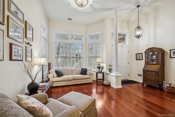 Property Slideshow image 2 of 29 | 6 ovation pl, Eastport, NY, 11941