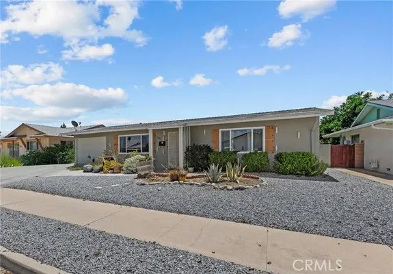 Property Slideshow image 2 of 34 | 1601 w mayberry ave, Hemet, CA, 92543