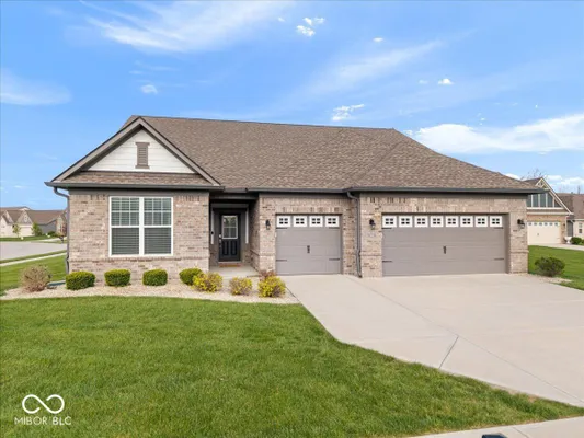 Property Slideshow image 2 of 34 | 4014 albert ln, Bargersville, IN, 46106