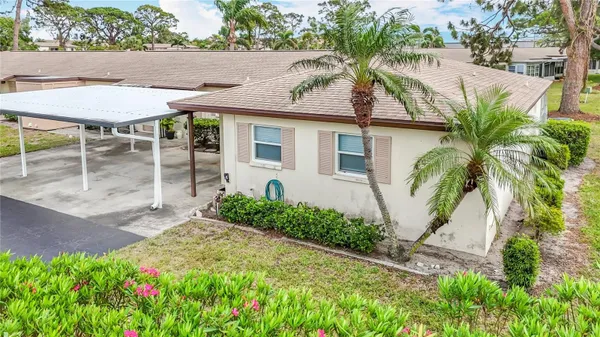 Property Slideshow image 2 of 26 | 2802 swifton dr v102, Sarasota, FL, 34231