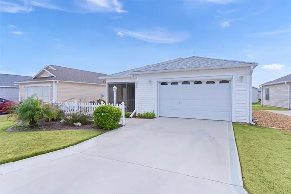 Property Slideshow image 3 of 45 | 1808 hallandale ln, The Villages, FL, 32162