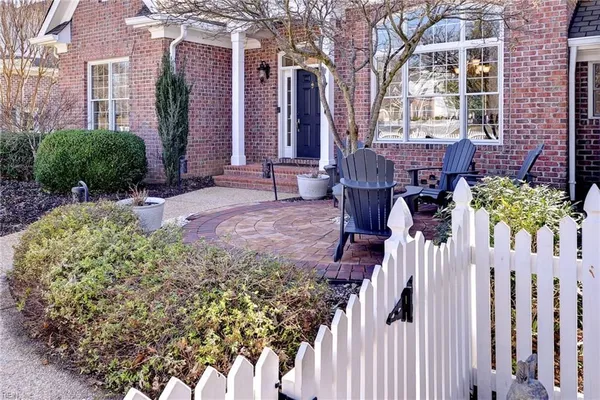 Property Slideshow image 2 of 50 | 209 w kilbride, Williamsburg, VA, 23188