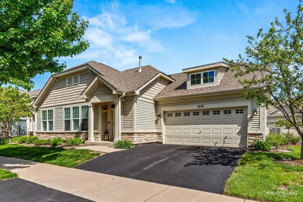 Property Slideshow image 2 of 25 | 1850 foxridge ct, Aurora, IL, 60502