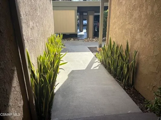 Property Slideshow image 3 of 34 | 324 chestnut hill ct 14, Thousand Oaks, CA, 91360