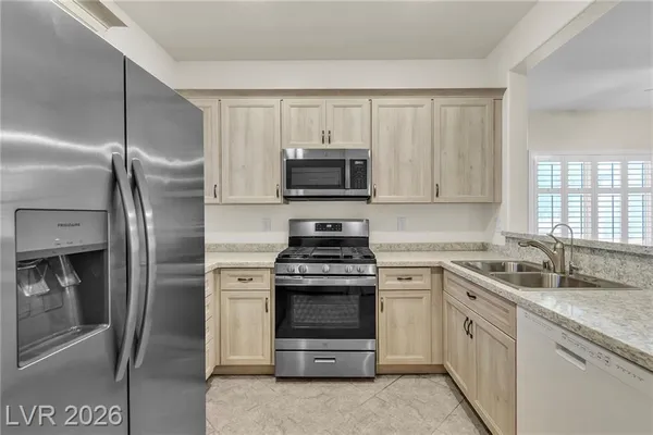 Property Slideshow image 3 of 28 | 7940 golden warbler st, North Las Vegas, NV, 89084