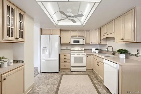 Property Slideshow image 3 of 26 | 13890 e marina dr 102, Aurora, CO, 80014