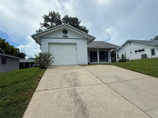 Property Slideshow image 2 of 37 | 8121 casuarina dr, Port Richey, FL, 34668