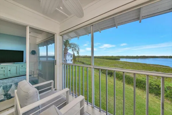 Property Slideshow image 3 of 50 | 946 sandpiper cir 946, Bradenton, FL, 34209