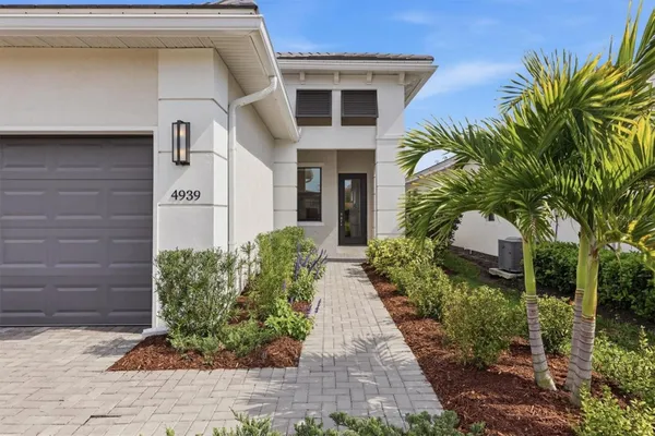 Property Slideshow image 2 of 50 | 4939 carova way, Bradenton, FL, 34211