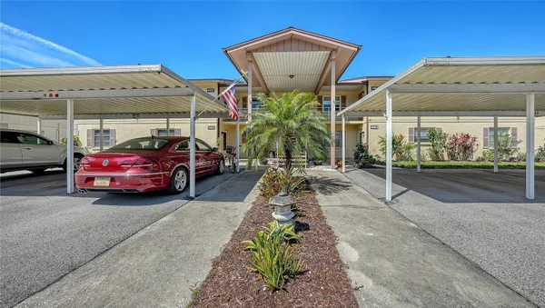 Property Slideshow image 2 of 37 | 4458 narraganset trl 93a, Sarasota, FL, 34233