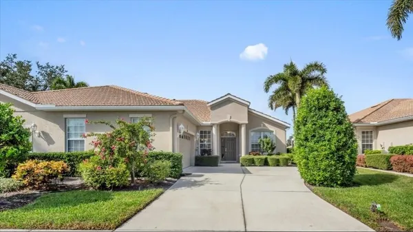 Property Slideshow image 2 of 59 | 8151 victoria falls cir, Sarasota, FL, 34243