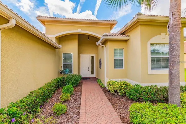 Property Slideshow image 3 of 38 | 4963 sapphire sound dr, Wimauma, FL, 33598