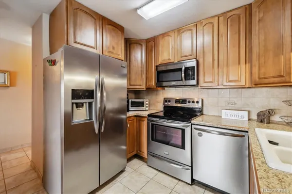 Property Slideshow image 3 of 49 | 715 s alton way unit 5d, Denver, CO, 80247