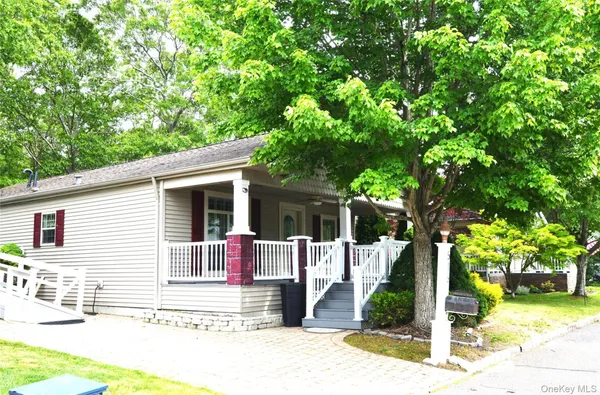 Property Slideshow image 2 of 24 | 1661 old country rd 516, Riverhead, NY, 11901