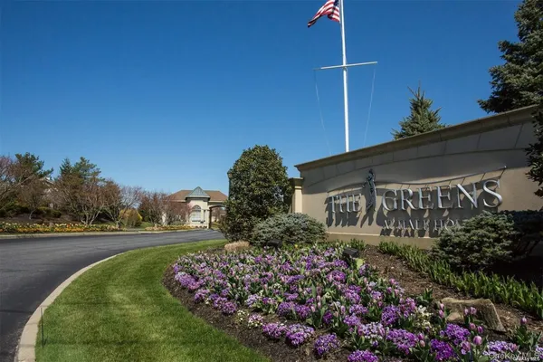 Property Slideshow image 2 of 25 | 870 verona dr, Huntington, NY, 11747