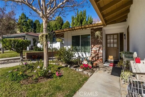 Property Slideshow image 2 of 37 | 26856 oak branch cir, Newhall, CA, 91321