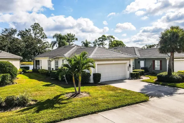 Property Slideshow image 2 of 63 | 834 montrose dr # 9, Venice, FL, 34293