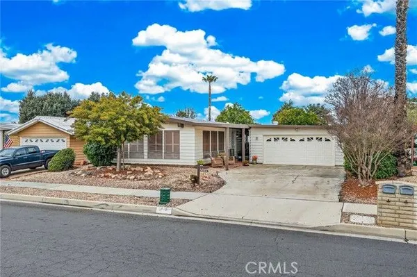 Property Slideshow image 3 of 48 | 2662 silver oak way, Hemet, CA, 92545