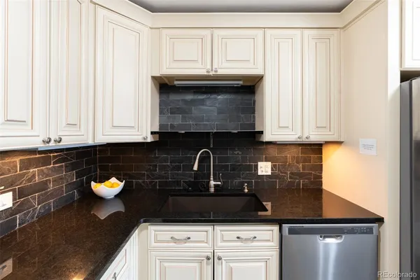 Property Slideshow image 3 of 31 | 650 s alton way apt 10c, Denver, CO, 80247
