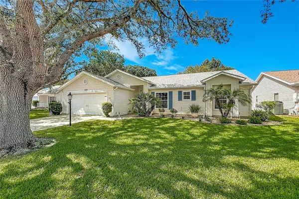 Property Slideshow image 2 of 49 | 26305 glen eagle dr, Leesburg, FL, 34748