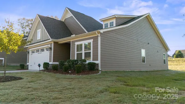 Property Slideshow image 2 of 23 | 10253 black locust ln, Charlotte, NC, 28215