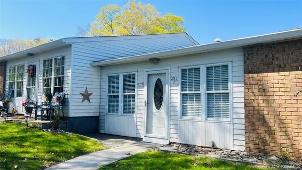Property Slideshow image 2 of 14 | 395 woodbridge dr 395e, Brookhaven, NY, 11961