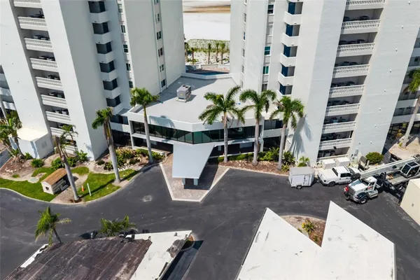 Property Slideshow image 3 of 54 | 19 whispering sands dr 302, Sarasota, FL, 34242