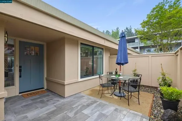 Property Slideshow image 3 of 50 | 1152 fairlawn ct 3, Walnut Creek, CA, 94595