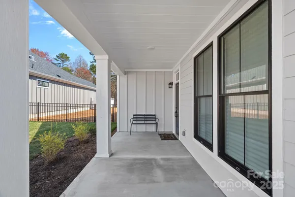 Property Slideshow image 3 of 39 | 218 alenda lux cir, Mooresville, NC, 28115