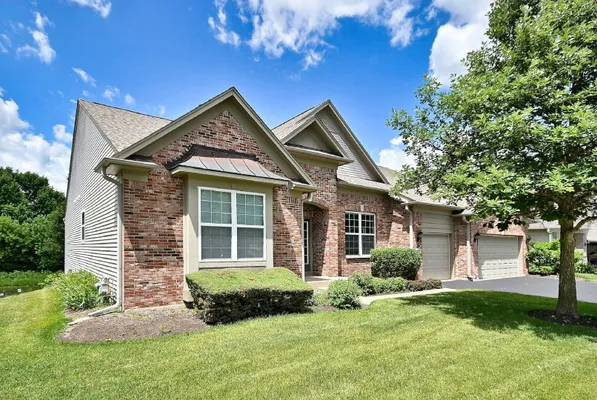 Property Slideshow image 2 of 40 | 572 tuscan vw, Elgin, IL, 60124