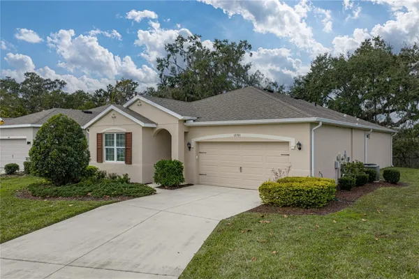 Property Slideshow image 2 of 66 | 12701 eastpointe dr, Dade City, FL, 33525