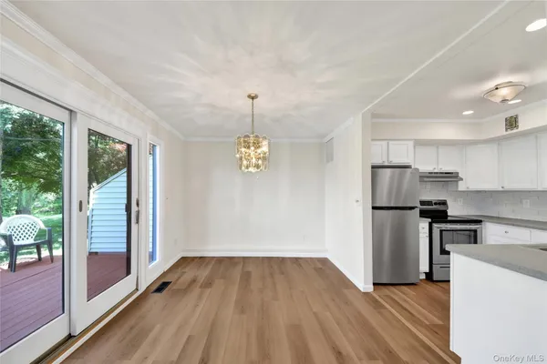 Property Slideshow image 3 of 20 | 51 jefferson oval e, Yorktown, NY, 10598